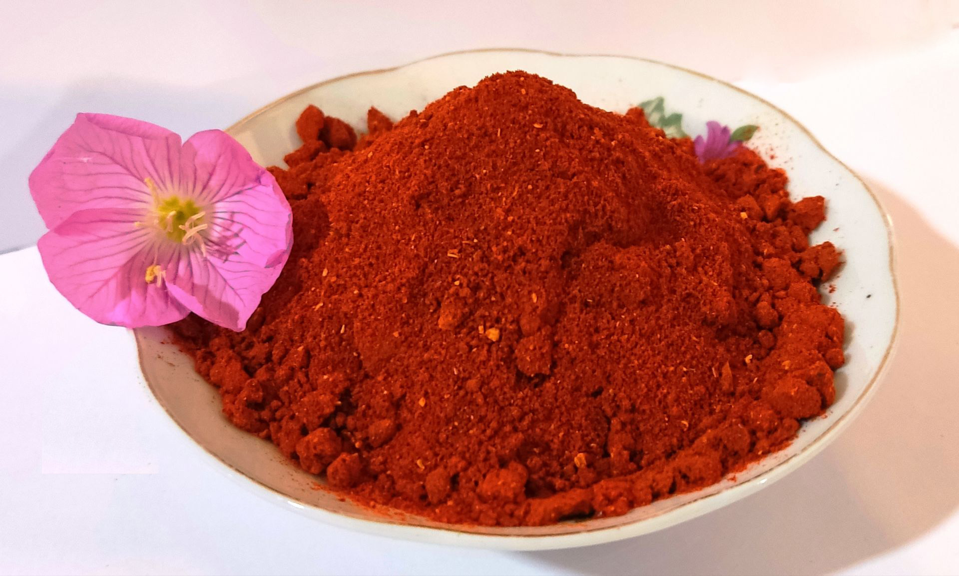 پودر پاپریکای قرمز سالده محصولی از شرکت ثمین رام گل فارمد، 100 گرم